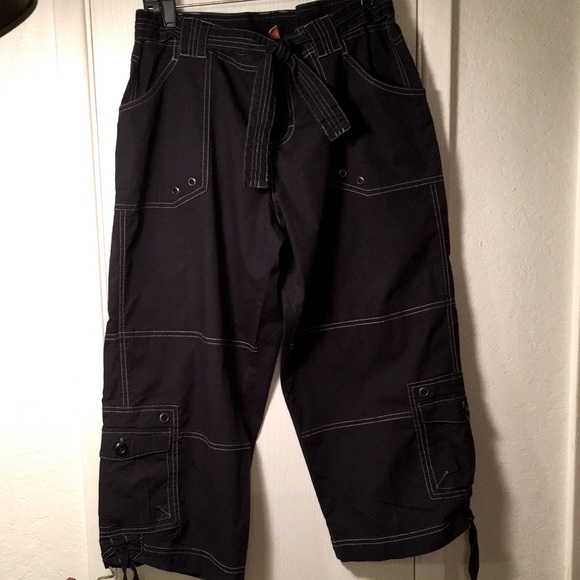 Pants - LUCY Capris Sz L